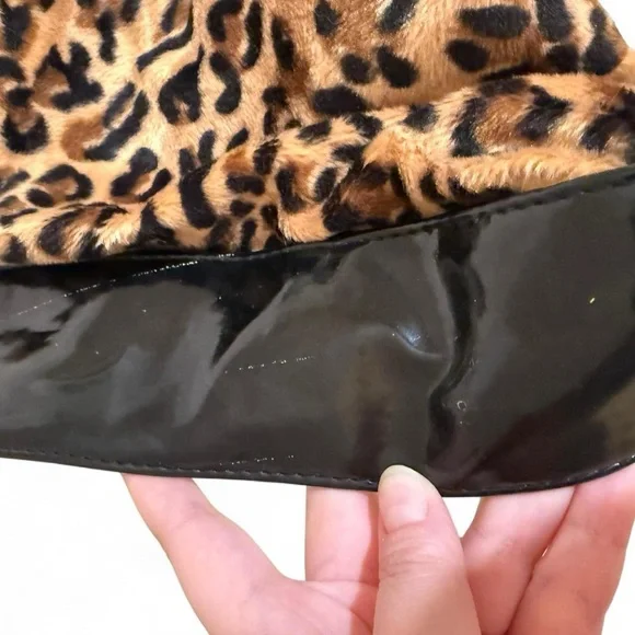 Leopard Print Women's Shoulder Bag with Black Accents Bow EUC - Picture 3 of 7